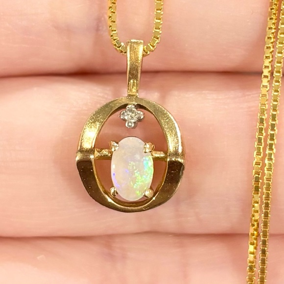 Jewelry - 14K Australian White Opal Diamond Fire oval colorful yellow gold circle pendant